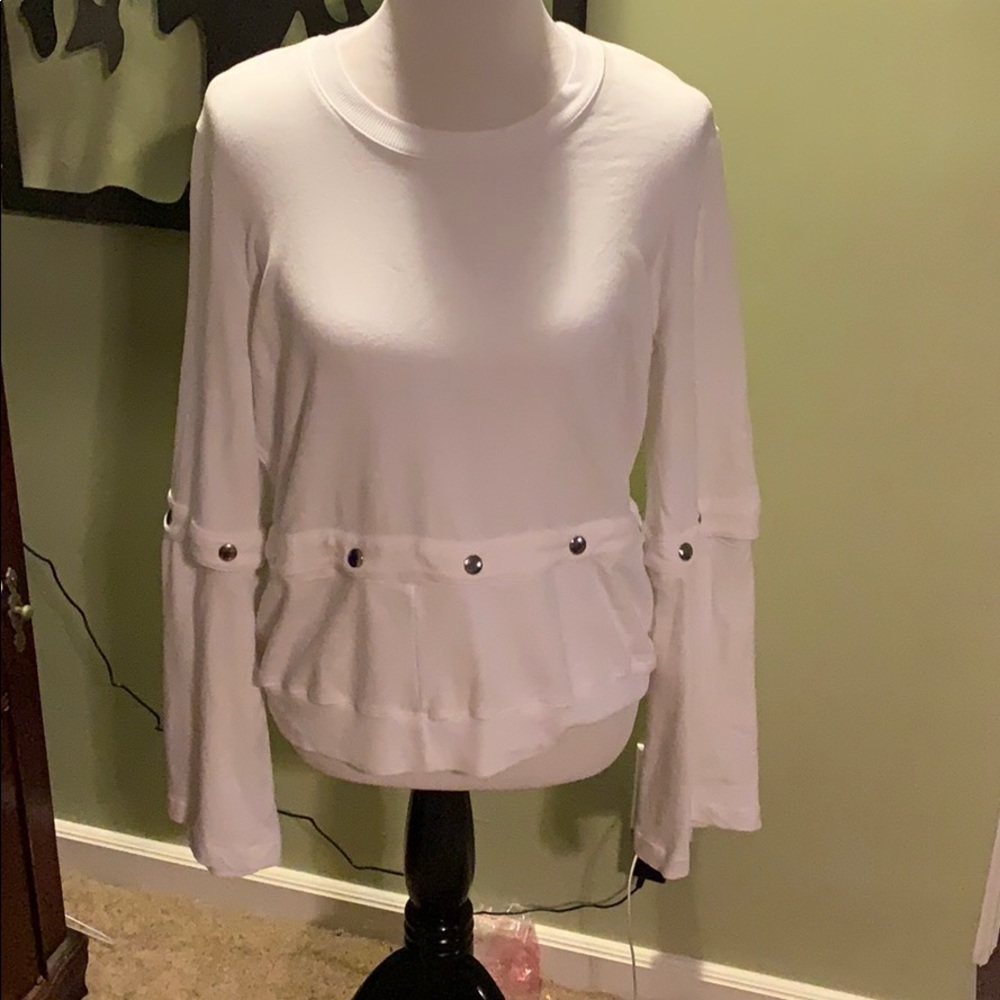 White snap  Removable sleeves and waist